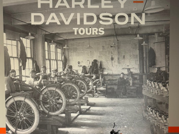 HARLEY-DAVIDSON SOFTAIL BREAKOUT 1923